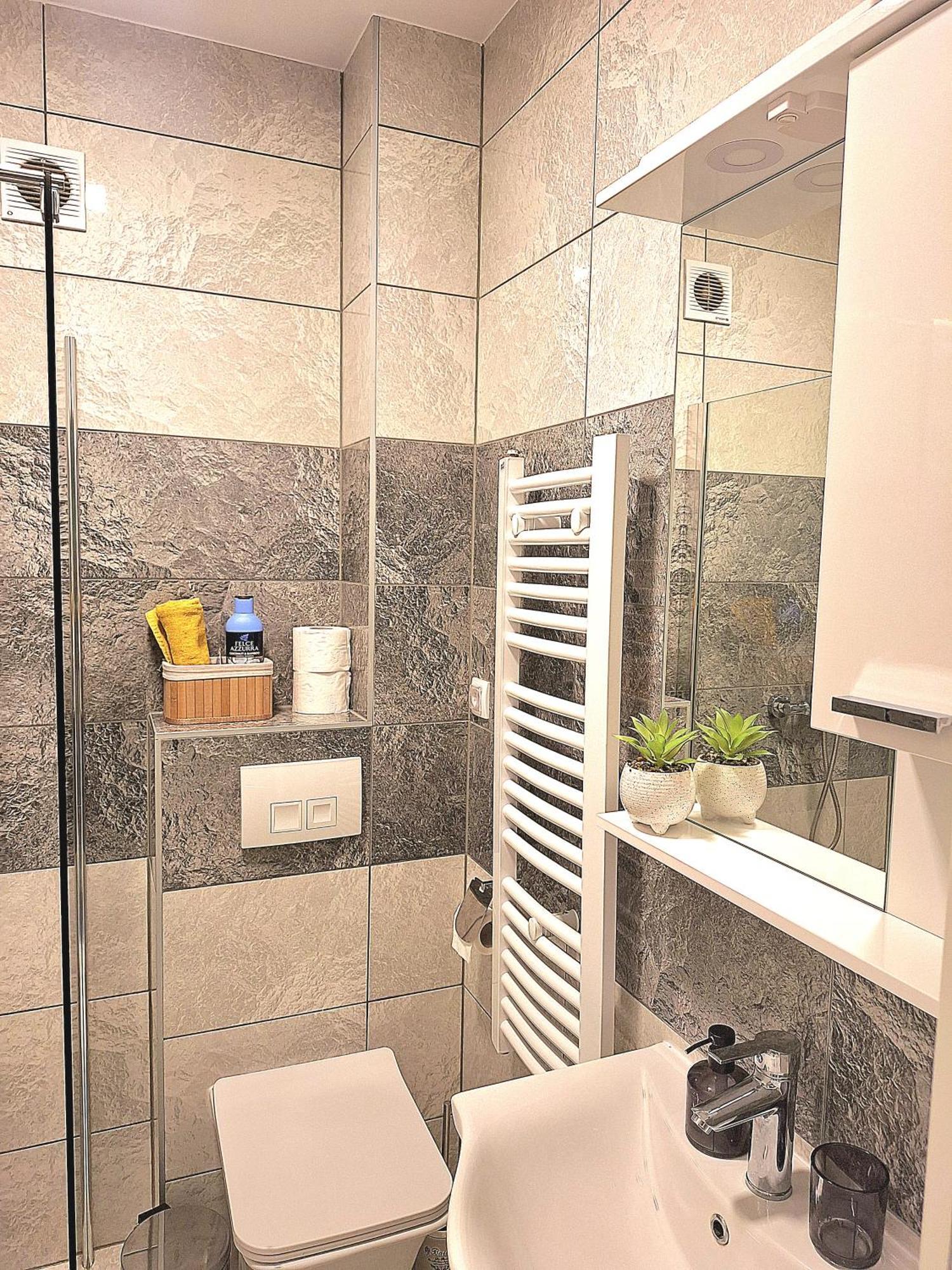 Azimut Apartman บิเยลยินา ภายนอก รูปภาพ